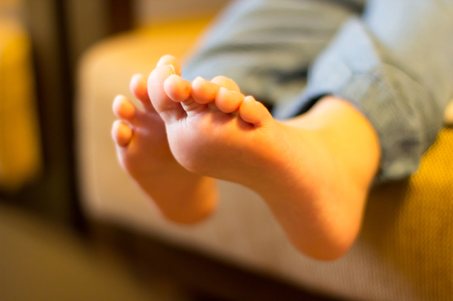 足裏痛みを解消する対処方法や対策・原因・特徴について