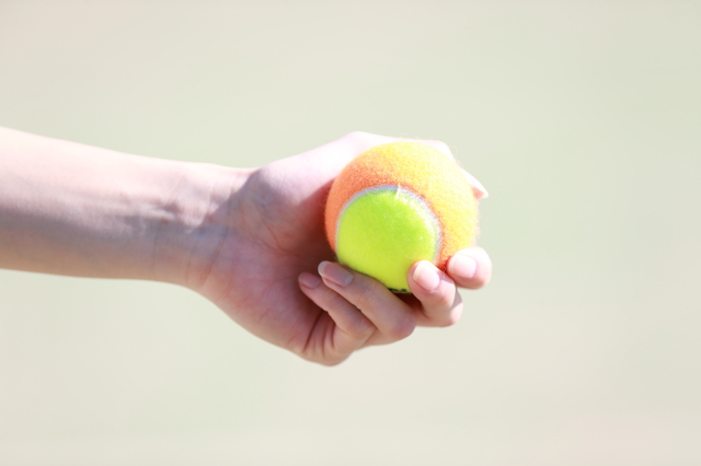 解消法 テニスボールで首こりを解消する対処方法や対策・原因・特徴について